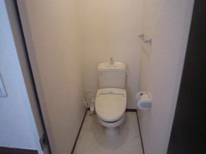 トイレ　温水洗浄暖房便座