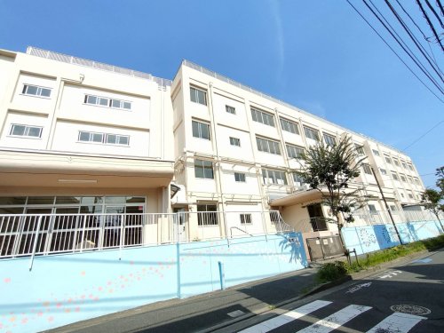 小学校　江戸川区立西小松川小学校（小学校）まで483m