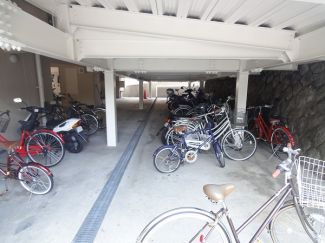 その他共有部分　屋根つきの駐輪場です。