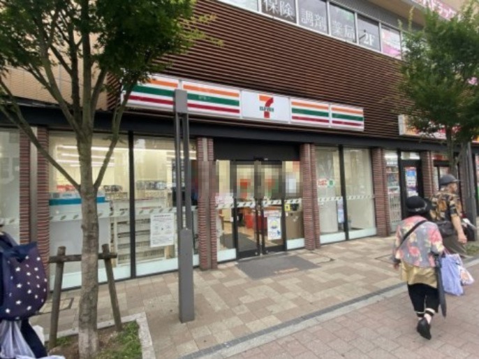 コンビニ　セブン-イレブン 横浜日ノ出町駅前店（コンビニ）まで282m