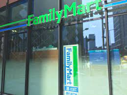 コンビニ　ファミリーマート 日枝神社前店（コンビニ）まで340m