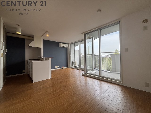 居室・リビング　こちらのリビングで趣味の時間をお楽しみください