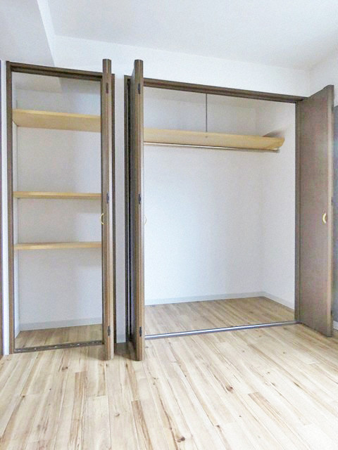 収納　壁一面の大型クローゼット付きです！