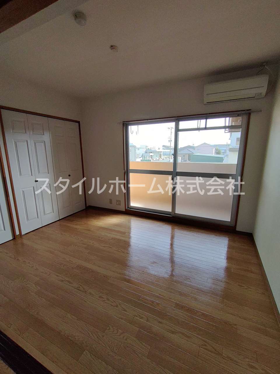 居室・リビング　別部屋別部屋写真です。写真です。