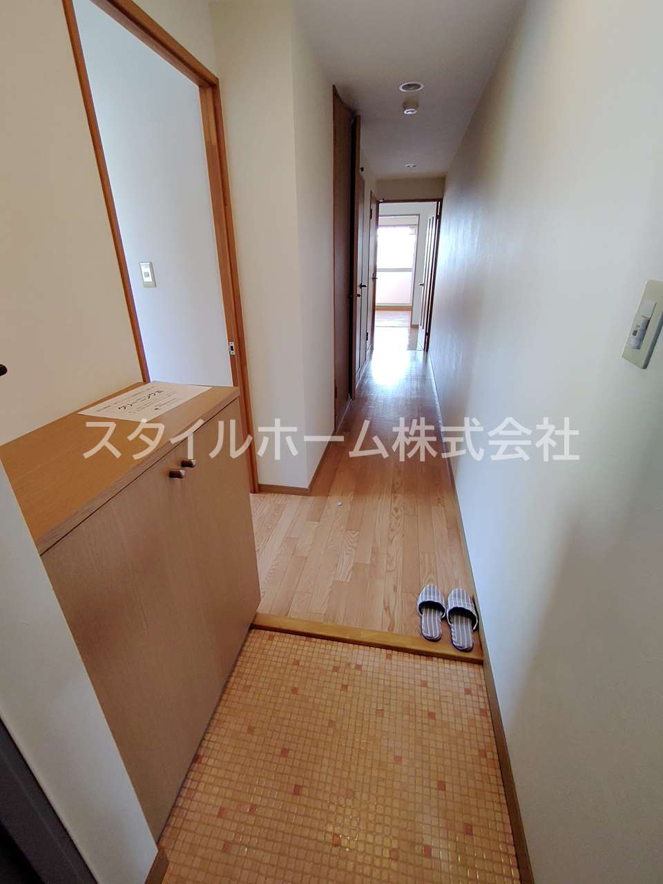 玄関　別部屋写真です。