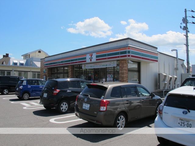 コンビニ　セブンイレブン（コンビニ）まで394m