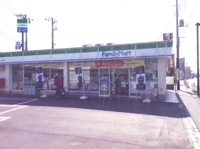 コンビニ　ファミリーマート（コンビニ）まで220m