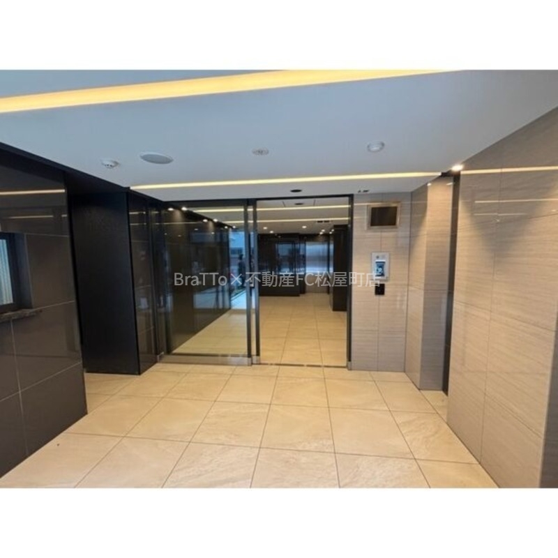 エントランス　マンション共用部分（エントランス）