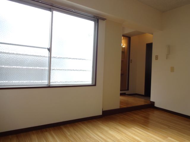 セキュリティ　南側から日が差し込みます