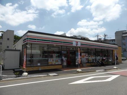 コンビニ　セブンイレブン世田谷砧4丁目店（コンビニ）まで669m