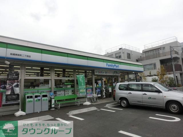 コンビニ　ファミリーマート（コンビニ）まで220m