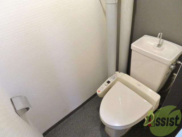 トイレ　トイレにはちゃんとウォシュレットも備え付けですね