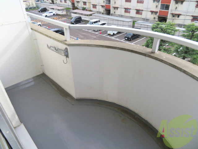 バルコニー　バルコニーは陽当たり良好でお洗濯がはかどりそうですね