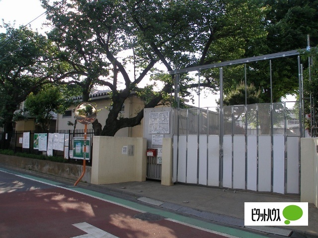小学校　世田谷区立桜町小学校（小学校）まで352m