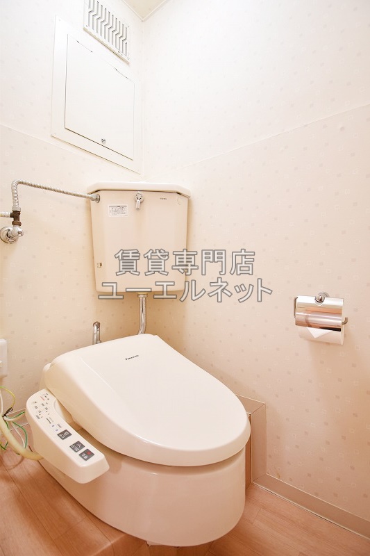 トイレ　温水洗浄便座付き