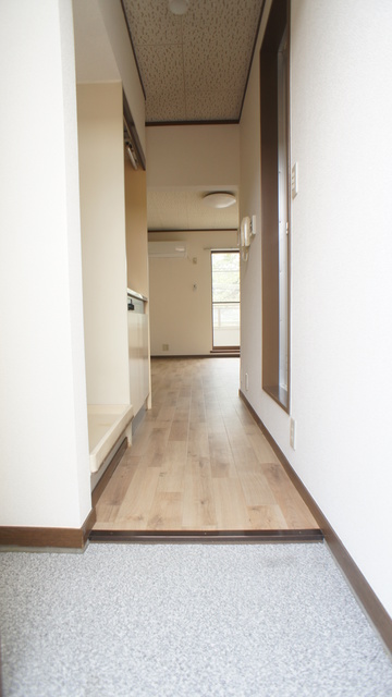 玄関　コンパクトなお部屋でお掃除もラクラクです♪