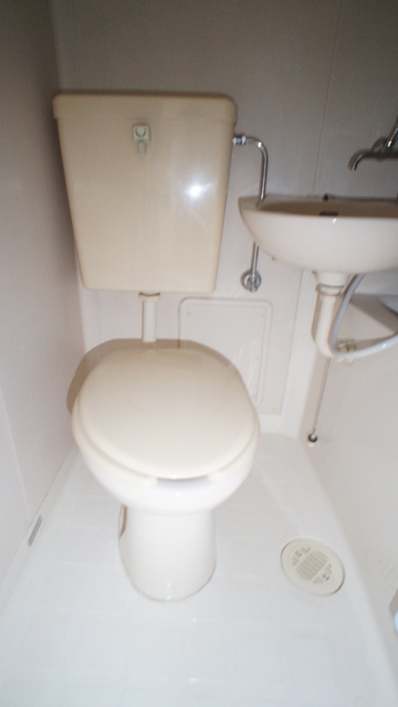 トイレ　清潔感ある洋式トイレです☆丸洗い可能でお掃除も楽々！！