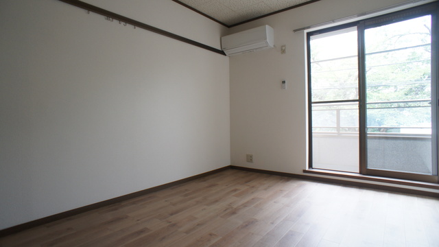 居室・リビング　光ケーブル対応なので、インターネット接続可能なお部屋です♪