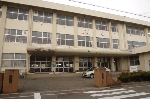 小学校　秋田市立八橋小学校（小学校）まで332m