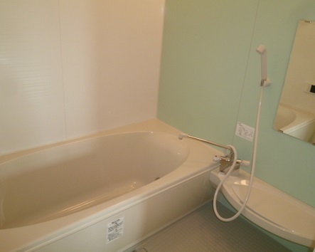 バス・シャワールーム　追い焚き付きのお風呂です。