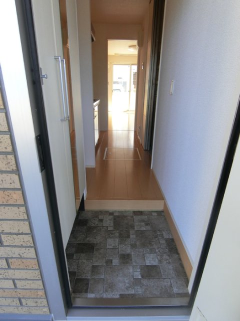 玄関　同物件別号室のものです。