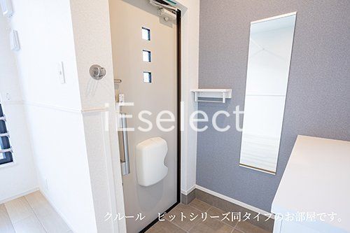 玄関　※同仕様の画像の為、実際とは異なります