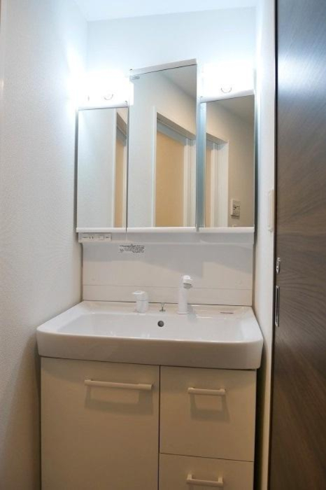 洗面設備　別部屋参考画像です