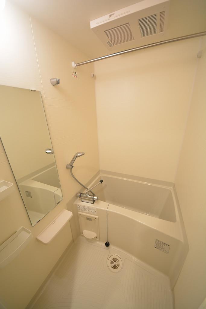 バス・シャワールーム　プレサンス大阪城公園ネクサス　清潔感のある浴室