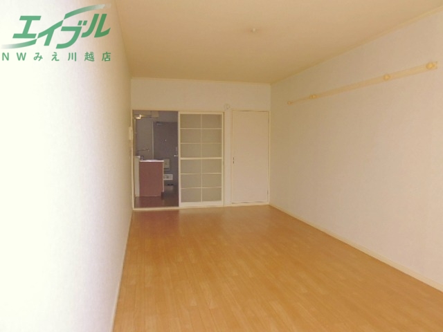 居室・リビング　別部屋参考写真です。