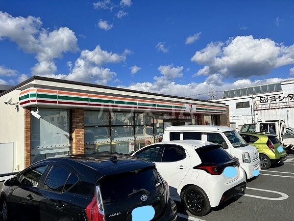 コンビニ　セブン-イレブン 豊川末広通４丁目店（コンビニ）まで631m