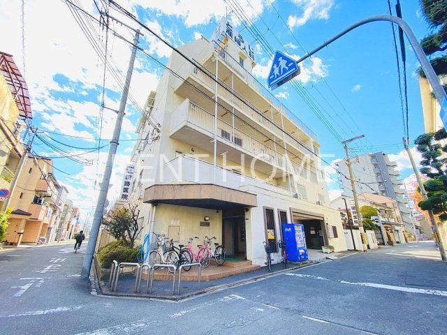 建物外観　鉄筋コンクリート造５階建て