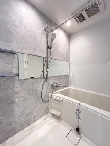 バス・シャワールーム　建築中の写真です。