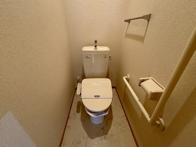トイレ　温水洗浄暖房便座