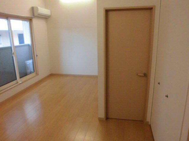 居室・リビング　別号室参考写真