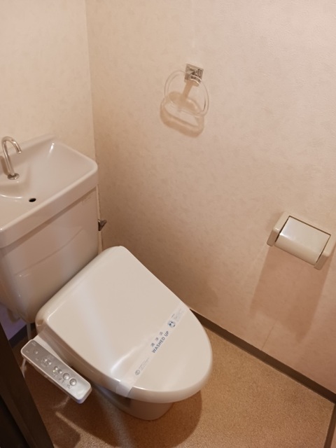 トイレ　別号室の写真です。