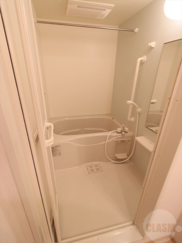 バス・シャワールーム　浴室乾燥機能付きのバスルーム