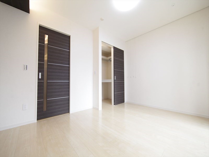 居室・リビング　洋室7.6帖　ウォークインクローゼット（収納充実してます）