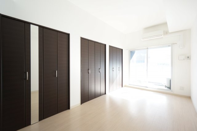 居室・リビング　※同物件・反転タイプの写真です。