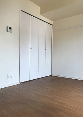 居室・リビング　別部屋の写真を使用しております。