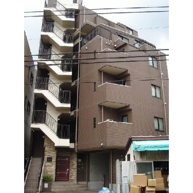 建物外観　鉄筋コンクリート造のがっちりとした建物。