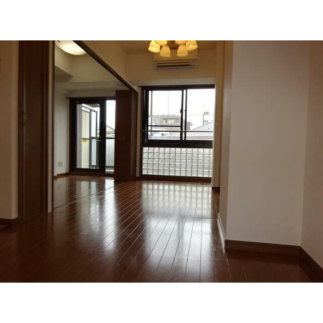 居室・リビング　明るい洋室！