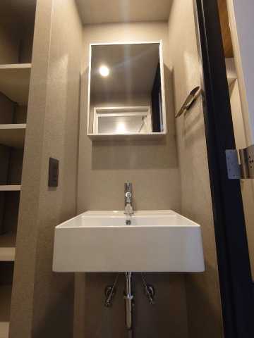 洗面設備　別部屋の参考写真です。