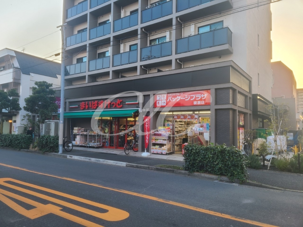 スーパー　まいばすけっと 綾瀬駅西店（スーパー）まで136m