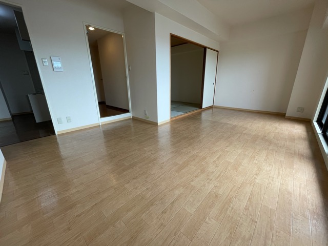 居室・リビング　南向き10.5帖の洋室です♪