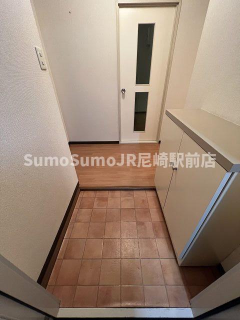 玄関　収納もある玄関です