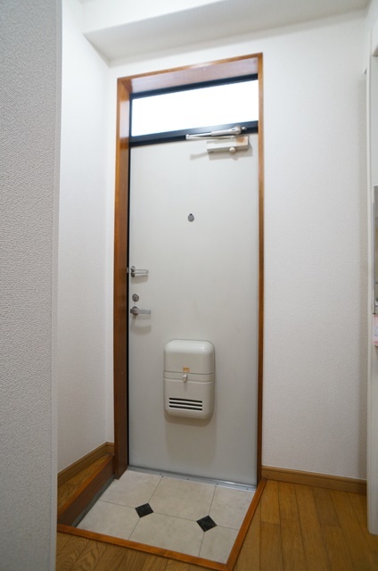 玄関　※写真は同タイプのお部屋です※