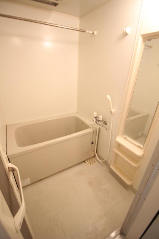 バス・シャワールーム　1　浴室乾燥機付きバス