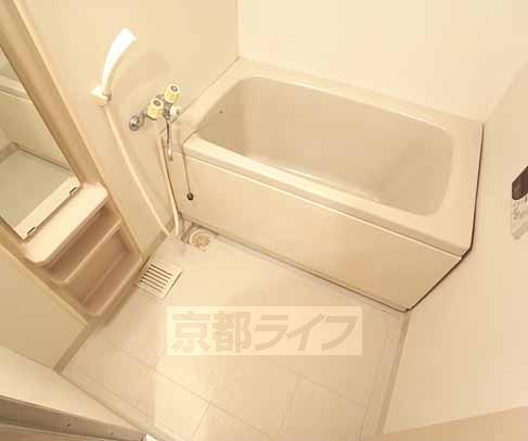 バス・シャワールーム　追炊き機能付きのお風呂です。