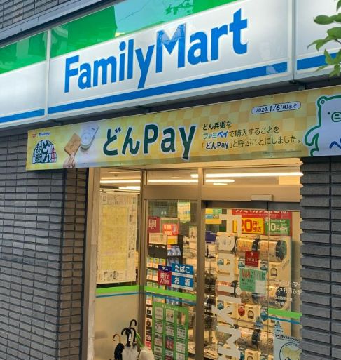 コンビニ　ファミリーマート アメ村西心斎橋店（コンビニ）まで70m