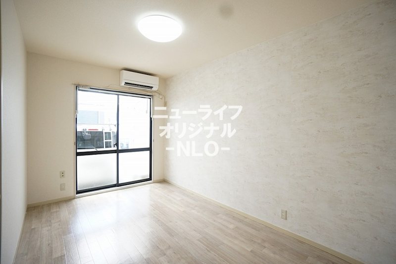 居室・リビング　夏も冬も快適に過ごせるエアコン付き☆